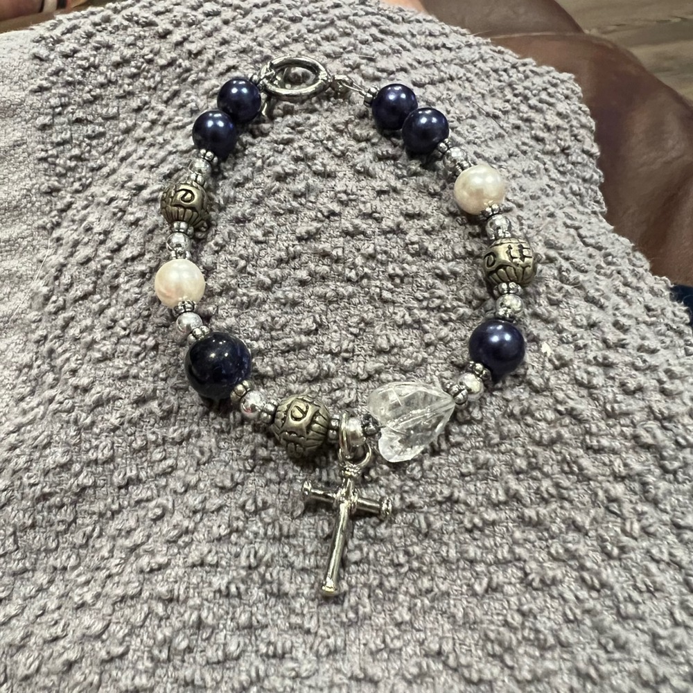 Religious Beaded Cross Charm Bracelet Navy Blue White Pearl Silver Tone Toggle